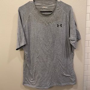 Men’s Large Gray Under Armour Shirt